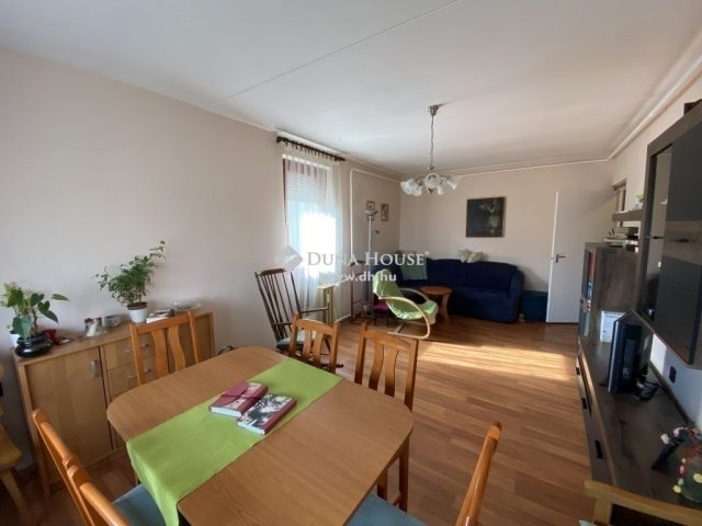 Eladó panellakás, Pécsett 37.9 M Ft, 2 szobás