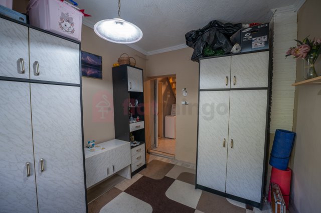 Eladó családi ház, Pécsett 79 M Ft, 5 szobás