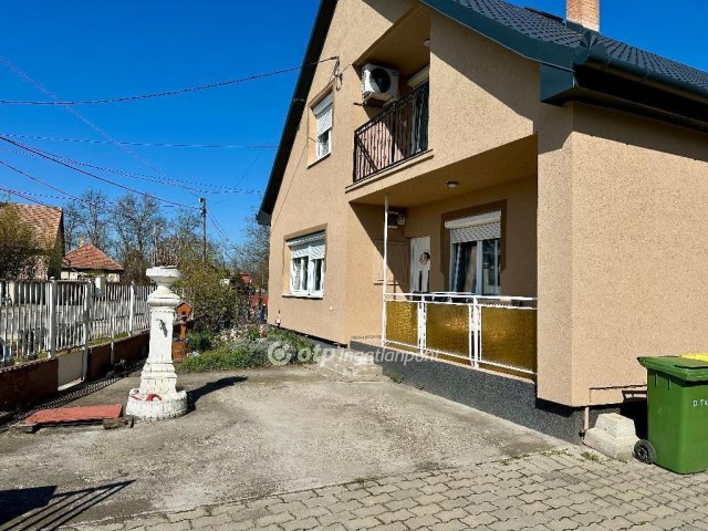 Eladó családi ház, Dánszentmiklóson 72 M Ft, 5 szobás