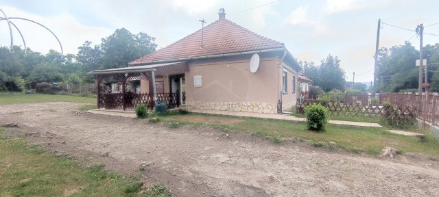 Eladó családi ház, Felcsúton 44.9 M Ft, 3 szobás