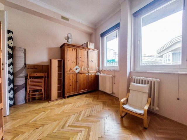 Eladó téglalakás, Budapesten, VI. kerületben 240.38 M Ft