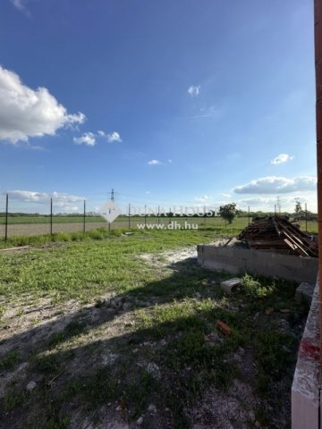 Eladó ikerház, Délegyházán 89.5 M Ft, 4 szobás