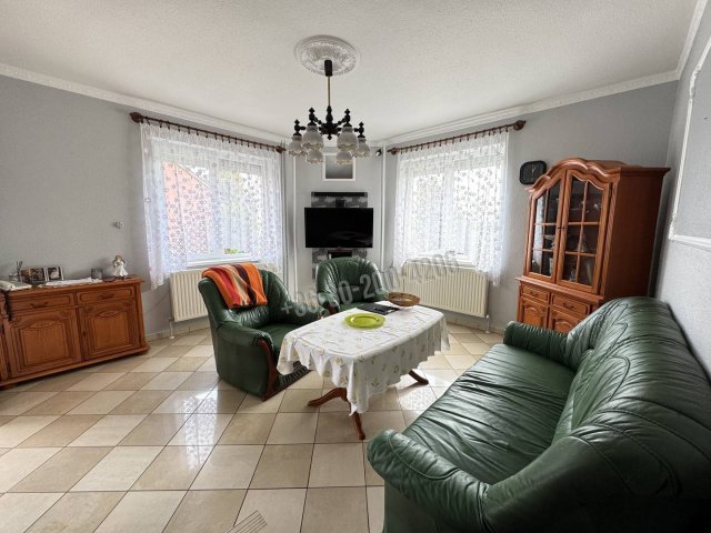 Eladó családi ház, Újrónafőn 79.99 M Ft, 5 szobás