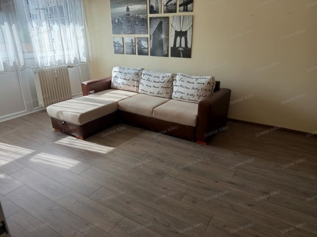 Kiadó panellakás, albérlet, Szolnokon 130 E Ft / hó, 2 szobás