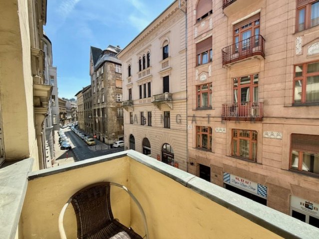 Kiadó téglalakás, albérlet, Budapesten, V. kerületben, 2 szobás