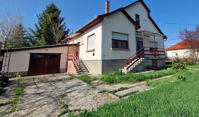 Eladó családi ház, Karácsondon 47.9 M Ft, 4 szobás