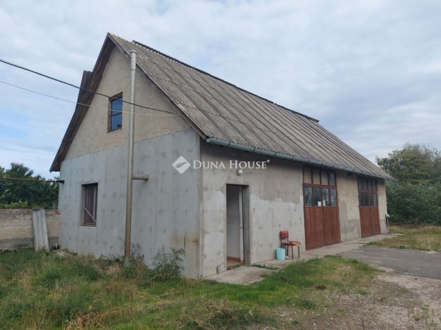 Eladó családi ház, Izsákon 29.9 M Ft, 3 szobás