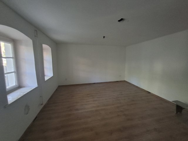 Eladó családi ház, Kesztölcön 27.9 M Ft, 1+1 szobás