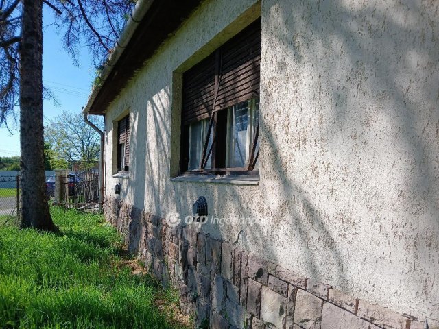 Eladó családi ház, Karácsondon 16 M Ft, 3+1 szobás