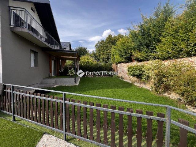Eladó családi ház, Balatonalmádiban 272 M Ft, 5 szobás