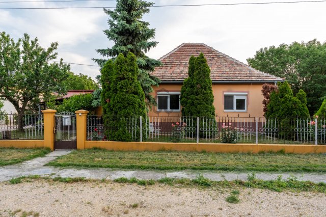 Eladó családi ház, Ősin 55 M Ft, 2 szobás