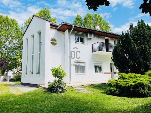 Eladó családi ház, Siófokon 389 M Ft, 9 szobás