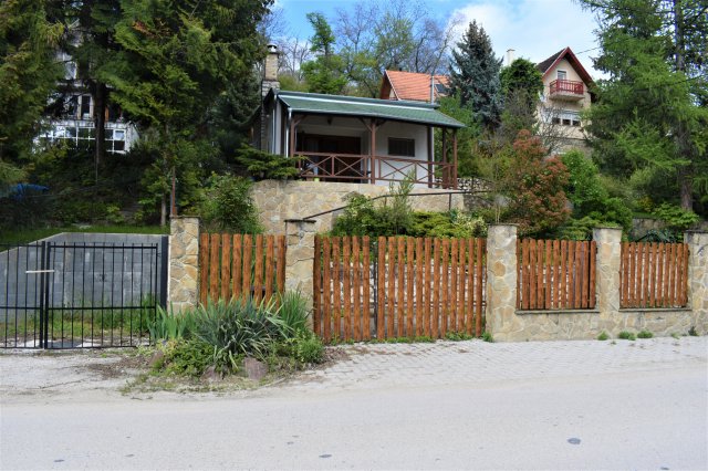 Eladó nyaraló, Balatonakarattyán 109 M Ft, 4 szobás