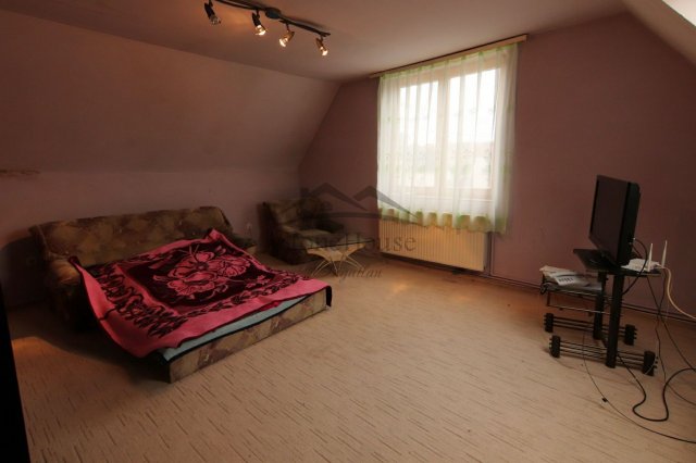 Eladó családi ház, Győrött 50.75 M Ft, 6 szobás