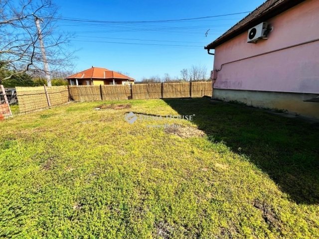 Eladó családi ház, Tápiószecsőn 38.9 M Ft, 2 szobás