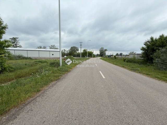 Eladó ipari ingatlan, Kiskunhalason 64.9 M Ft