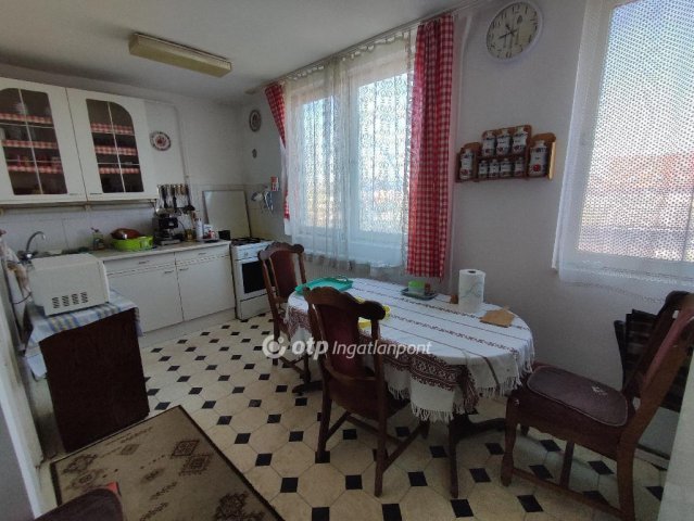 Eladó családi ház, Szegeden 89 M Ft, 4 szobás