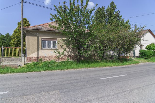 Eladó családi ház, Szekszárdon 32.9 M Ft, 4 szobás
