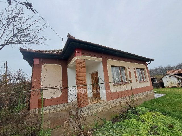 Eladó családi ház, Kisújszálláson 20 M Ft, 2+1 szobás