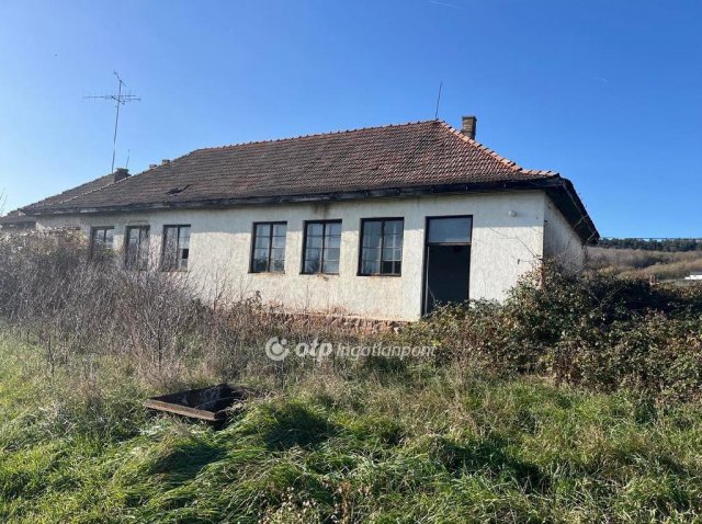 Eladó családi ház, Szekszárdon 28 M Ft, 3 szobás