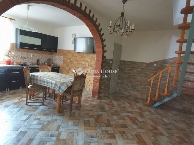 Eladó családi ház, Dorogon 63 M Ft, 4 szobás