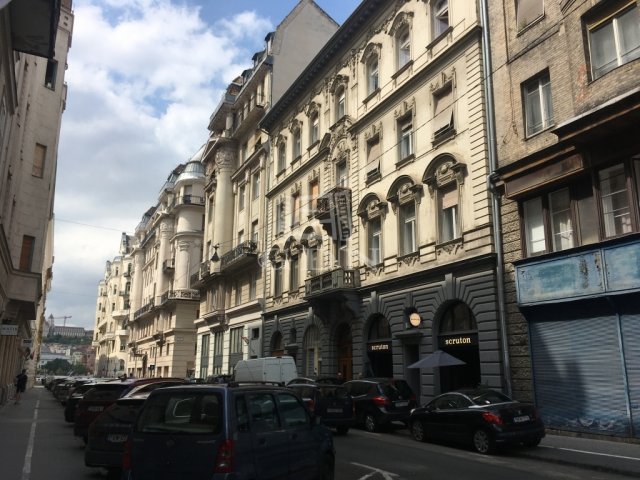 Eladó téglalakás, Budapesten, V. kerületben, Zoltán utcában