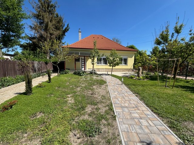 Kiadó családi ház, albérlet, Komáromban 500 E Ft / hó