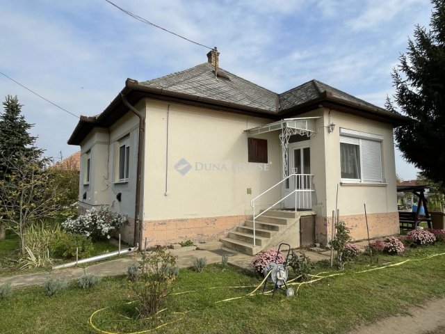 Eladó családi ház, Zsámbokon 46 M Ft, 3 szobás