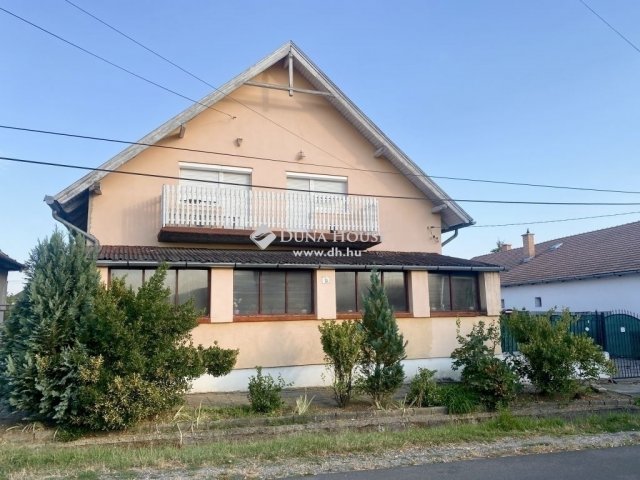 Eladó családi ház, Gödöllőn 139.99 M Ft, 5+1 szobás