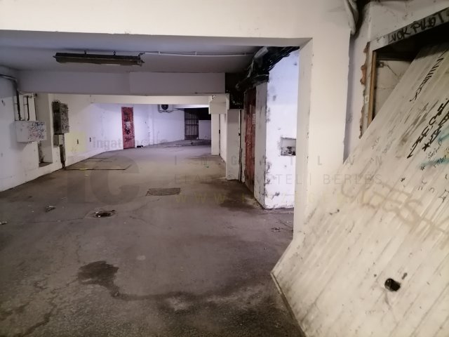 Eladó garázs, Szegeden, Tisza Lajos körúton 6.8 M Ft