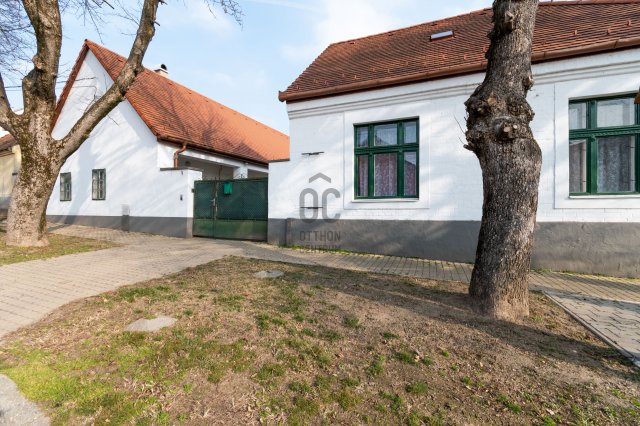 Eladó családi ház, Móron 65 M Ft, 2 szobás