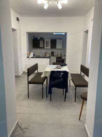 Eladó családi ház, Újszászon 37 M Ft, 3 szobás