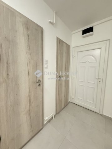 Eladó panellakás, Pécsett 42.9 M Ft, 2 szobás