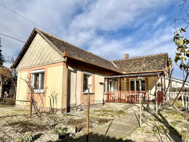 Eladó családi ház, Nagykátán 33 M Ft, 2 szobás