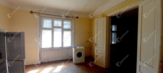 Eladó családi ház, Pápán 30 M Ft, 2 szobás