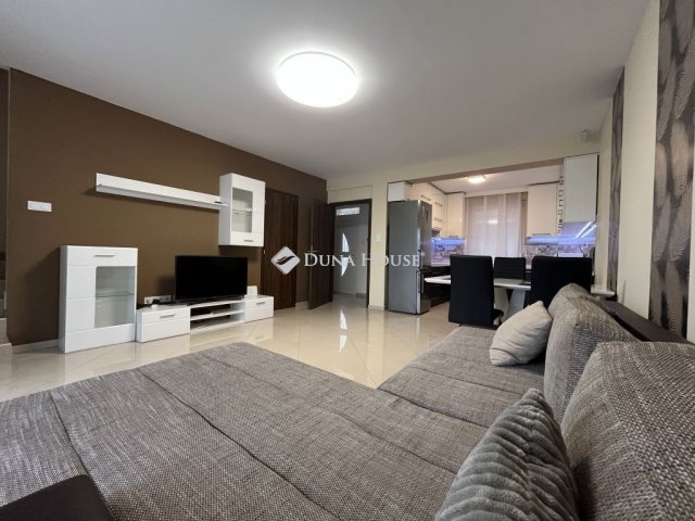Kiadó ikerház, albérlet, Kecskeméten 490 E Ft / hó, 4 szobás
