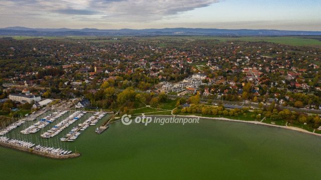 Eladó téglalakás, Balatonkenesén 94.9 M Ft, 2 szobás