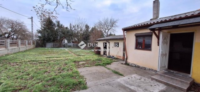 Eladó családi ház, Pécsett 31.9 M Ft, 3 szobás