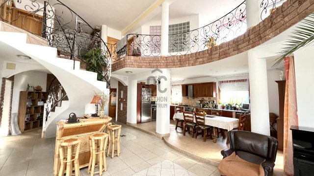 Eladó családi ház, Debrecenben 201.9 M Ft, 6 szobás