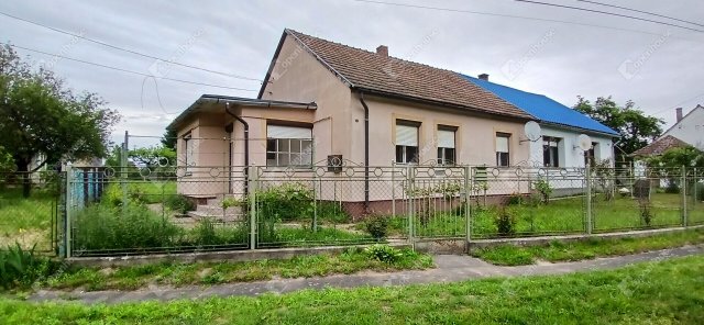 Eladó családi ház, Bázakerettyén 13.5 M Ft, 3 szobás