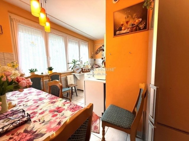 Eladó panellakás, Kecskeméten 45 M Ft, 3 szobás