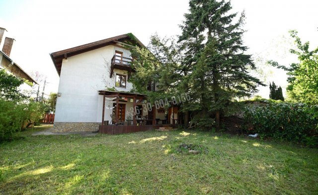 Eladó családi ház, Nagykovácsiban 159 M Ft, 10 szobás
