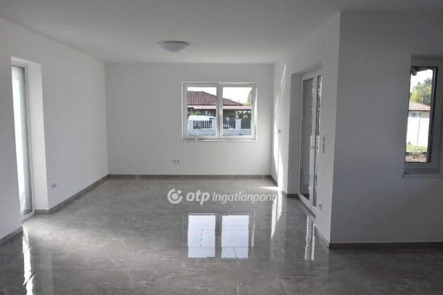 Eladó családi ház, Balatonbogláron 120 M Ft, 3 szobás