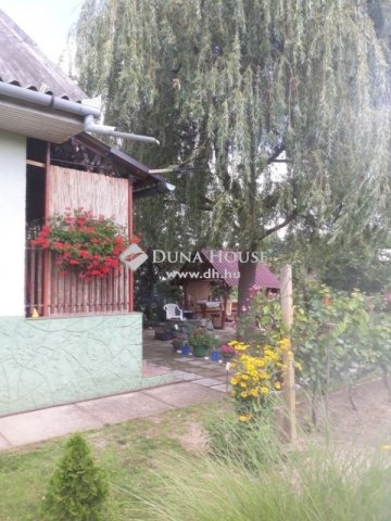 Eladó családi ház, Csemőn 28.9 M Ft, 3 szobás