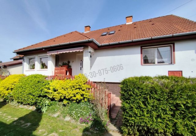 Eladó családi ház, Bőn 79 M Ft, 5+5 szobás