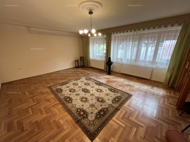 Eladó családi ház, Kaposváron 53.8 M Ft, 5 szobás