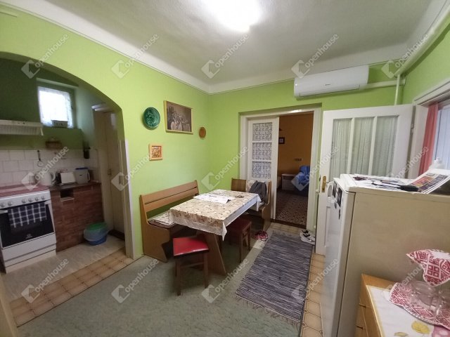 Eladó családi ház, Rákóczifalván 29.99 M Ft, 4 szobás