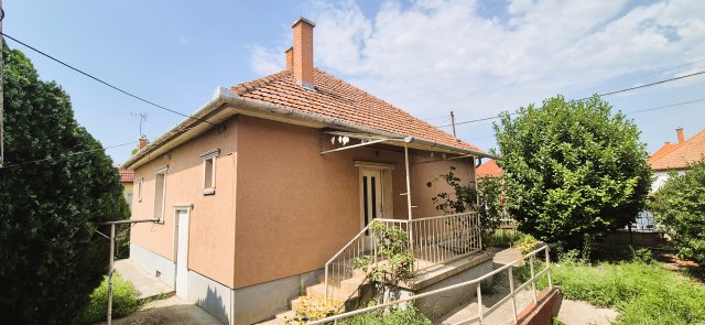 Eladó családi ház, Kecskeméten 56.8 M Ft, 4 szobás