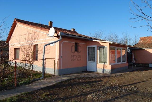 Eladó családi ház, Jászkarajenőn 15 M Ft, 3 szobás