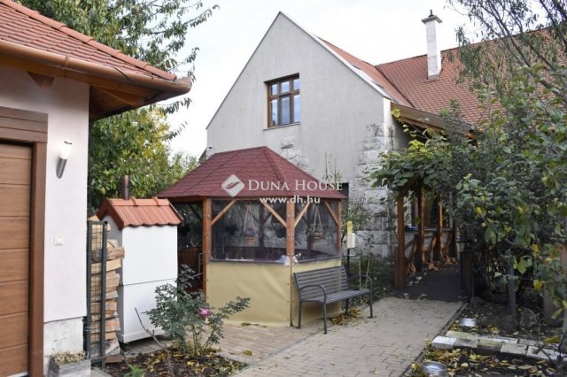 Eladó családi ház, Budajenőn 950 M Ft, 5 szobás